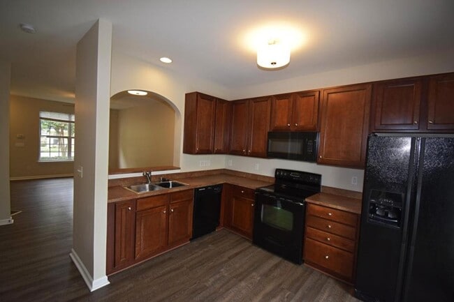 Photo - 1077 Woodglen Ln