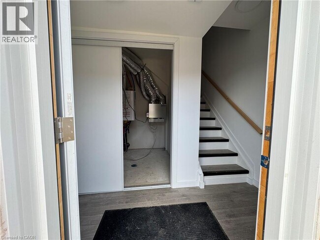 Photo - 119 HighRiver Trl