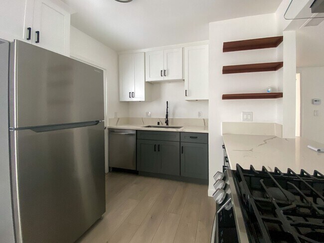 Photo - 3315 W 104th St