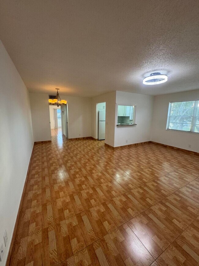 Photo - 346 Windsor O