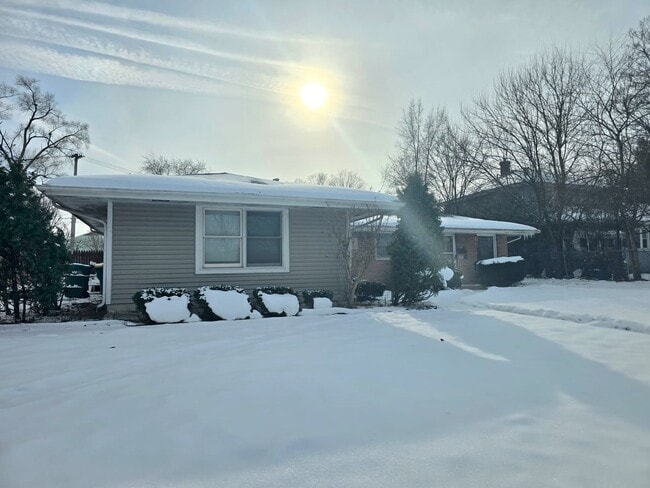 Building Photo - 1609 Lincolnway W Unit Apartment B