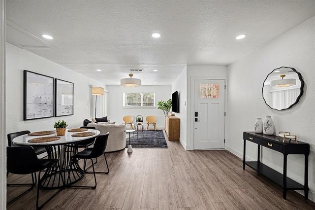 Photo - 716 E Pecan St