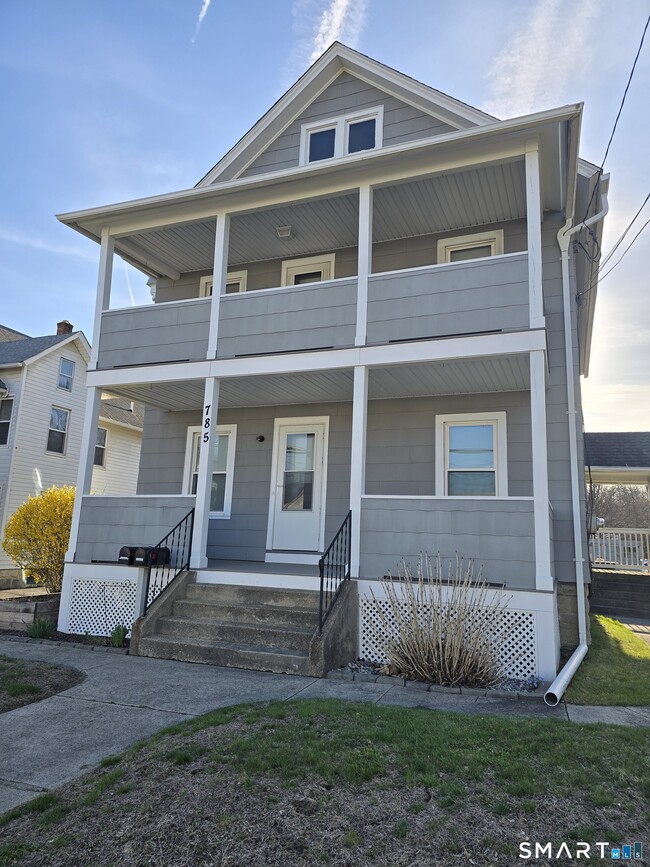 Building Photo - 785 Main St