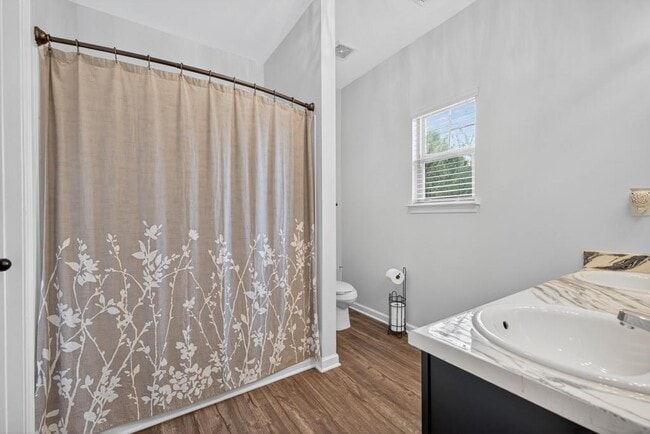 Photo - 256 Valley Xing