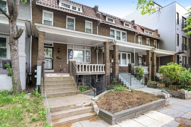 Building Photo - 2BR Basement Apartment | Brightwood