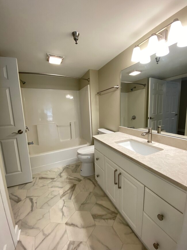 Photo - Hamilton Plaza