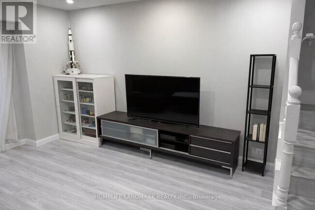 Photo - 50 Strathaven Dr