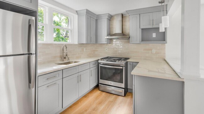 Building Photo - 6407 Granton Ave Unit 3