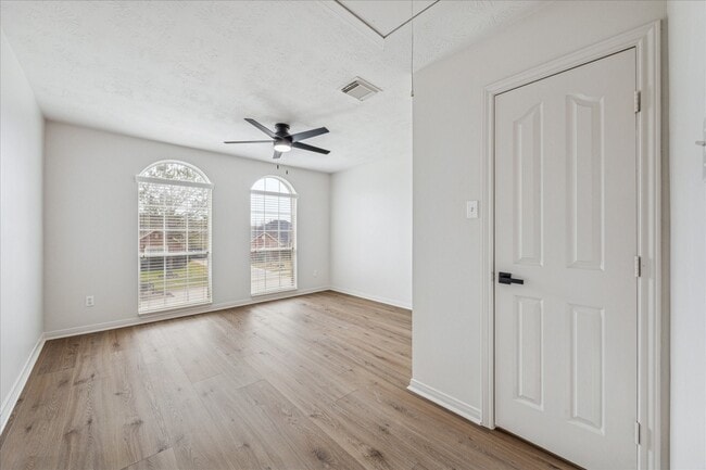 Photo - 11207 Briscoe Ln