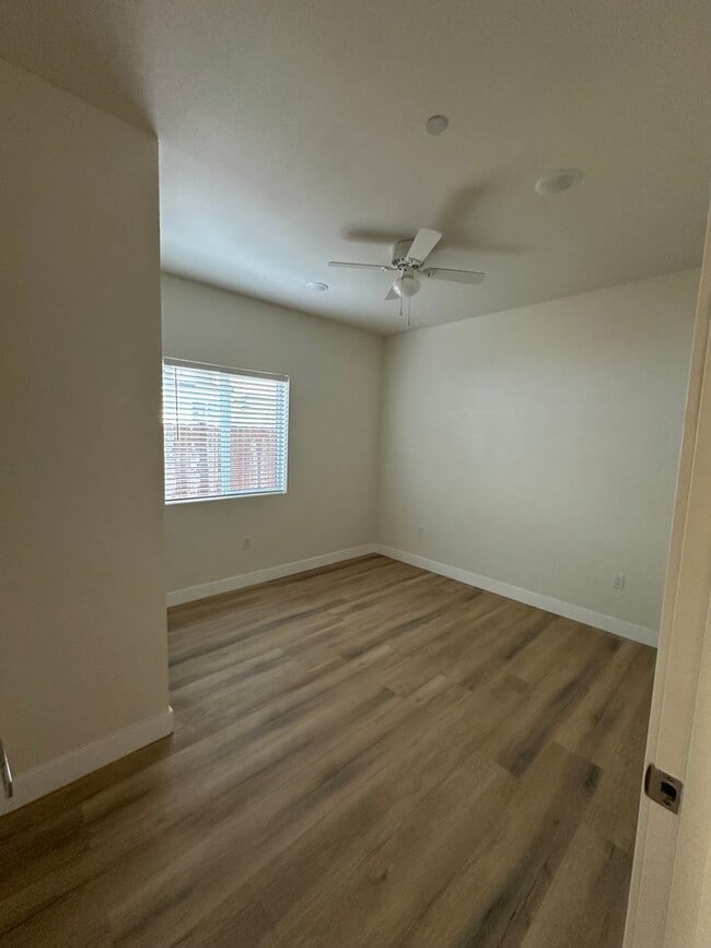 Photo - 165 W 75th St Unit 163