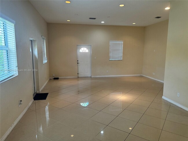 Building Photo - 357 SW 18th Rd Rental