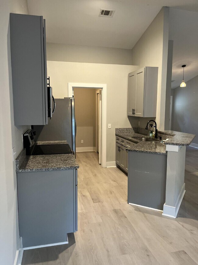Photo - Stunning 3 bed, 2 bath in Grove Point!!!