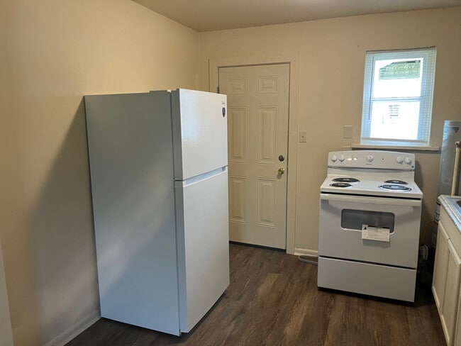 Photo - 704 Hopkins St