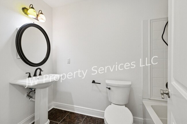 Photo - Modern & Spacious 4-Bedroom Home in Gretna