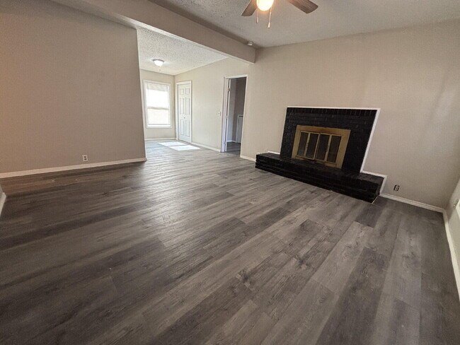 Photo - 1906 E Baylor St