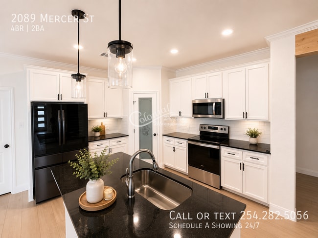 Photo - 2089 Mercer St
