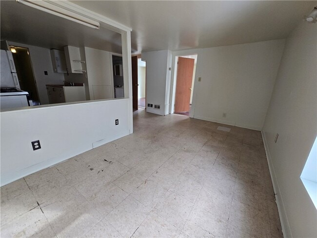 Photo - 130 E Elisha St