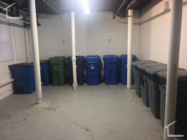 Photo - 2BR 1Bth unit. Heat/Hot Water included. Great location!