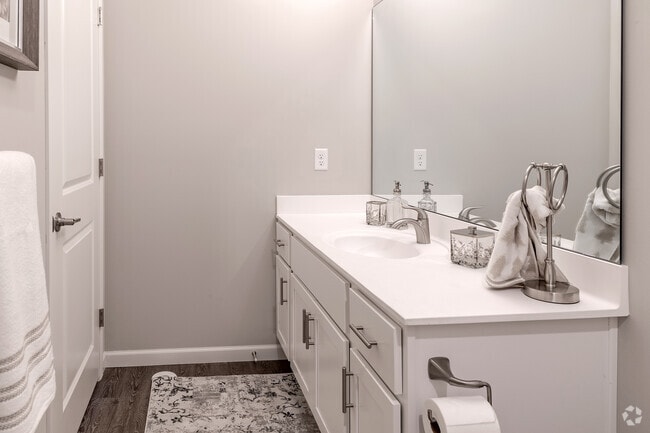 2BR, 2BA - 1,136SF - Primary Bathroom