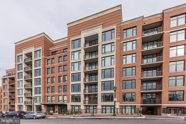 Building Photo - 4915 Hampden Ln Unit 109