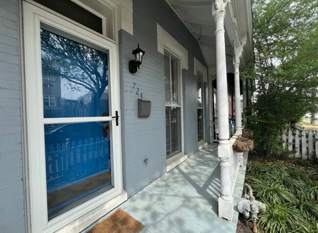Photo - 724 N 1st St