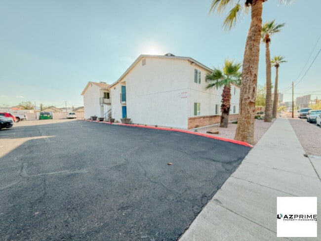 Photo - FREE FIRST MONTH'S RENT MOVE IN SPECIAL! Inviting 2/1 Phoenix Apartment with Modern Comforts!