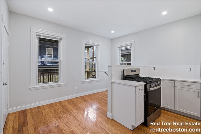 35 Newport St Unit 2