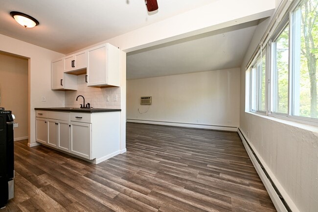 Photo - 515 5th St SE Unit 4