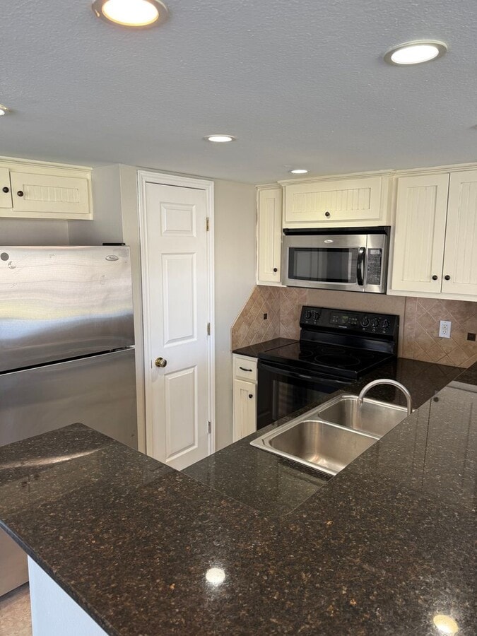 Newly Renovated 2 Bed 2 Bath - Newly Renovated 2 Bed 2 Bath Apartment Unit A108
