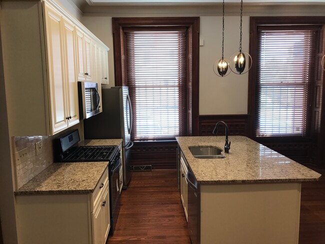 Photo - 930 N Lincoln Ave