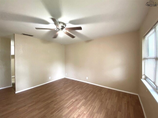 Photo - 1442 Deville St