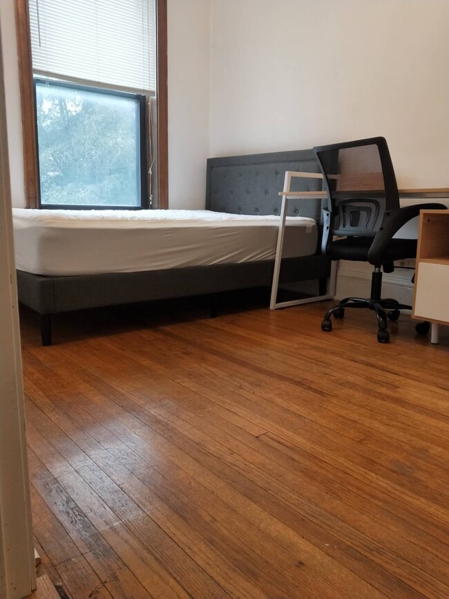 Photo - 1415 E 52nd St