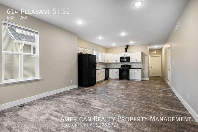 Photo - 614 Pleasant St SE