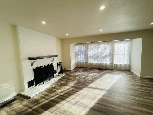 Photo - 1675 Kings Row