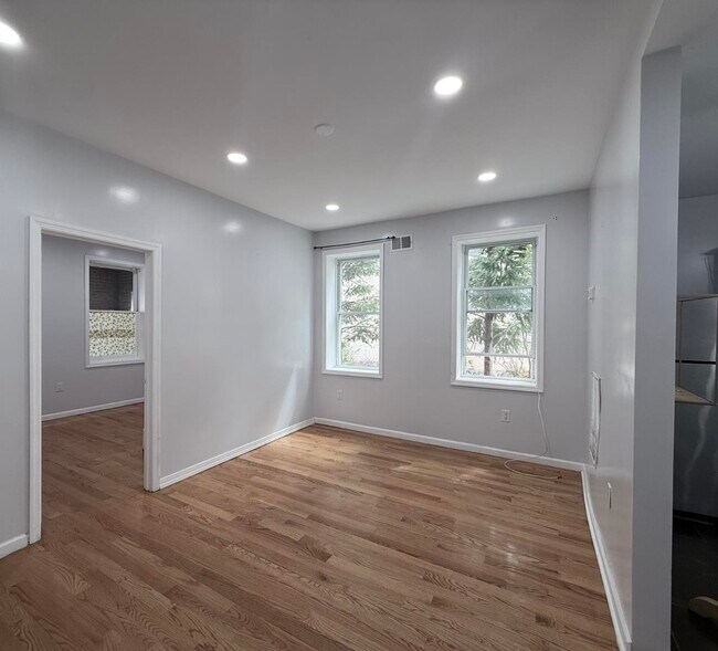 Photo - 146 W 27th St Unit 1