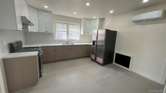 Building Photo - 46-11 157th St Rental