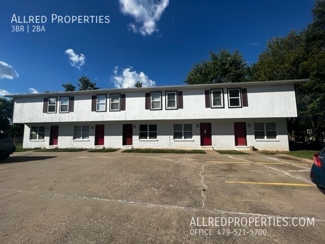 Townhouse off of N. Shiloh Drive in Fayet... - Townhouse off of  N. Shiloh Drive in Fayet...