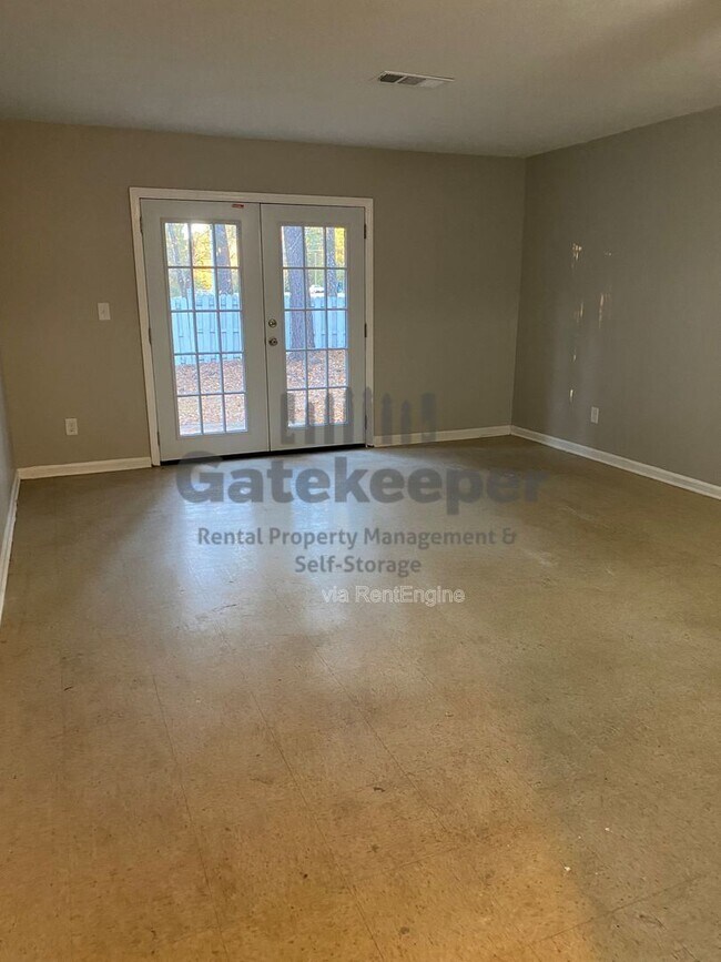 Photo - 209 Sheraton Ct