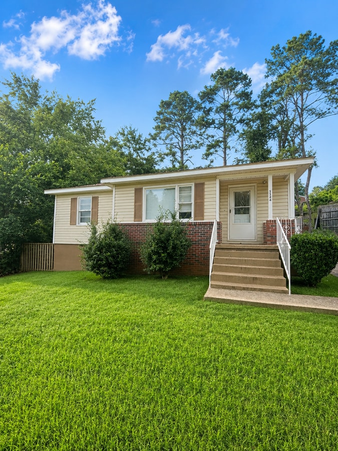 Charming home in East Anniston - Charming home in East Anniston
