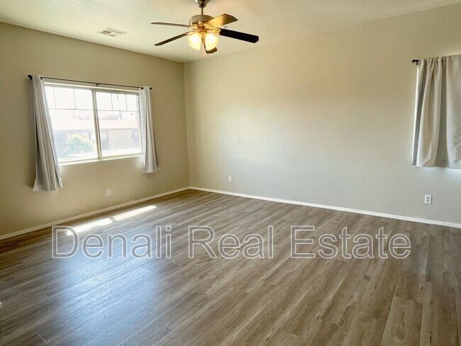 Photo - 805 S Sycamore