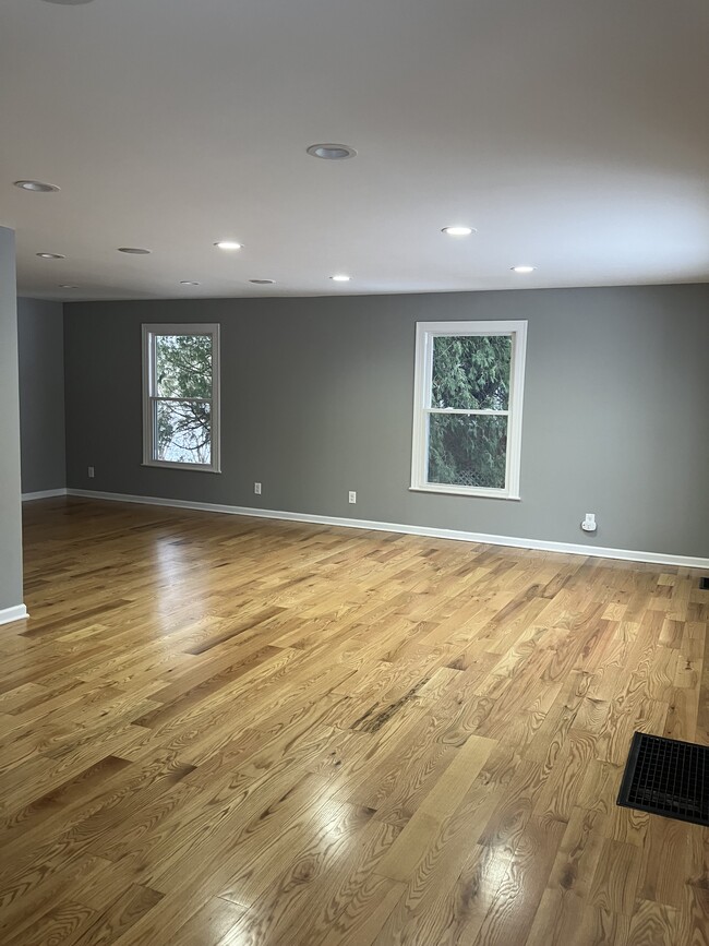 Photo - 5142 Ridge Rd