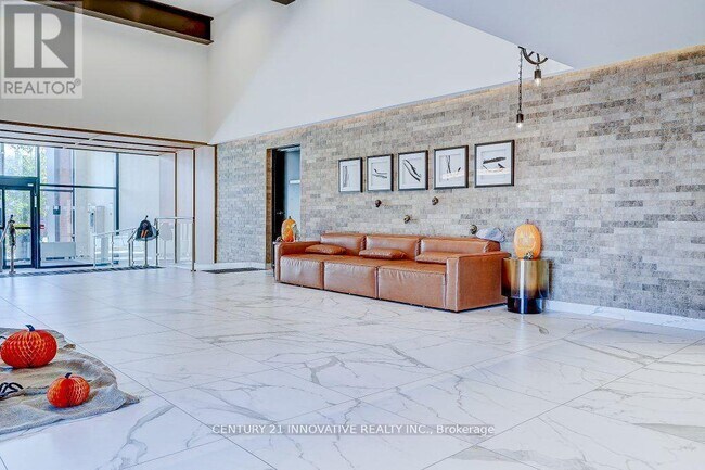 Photo - 2300 St Clair Ave W Unité 433