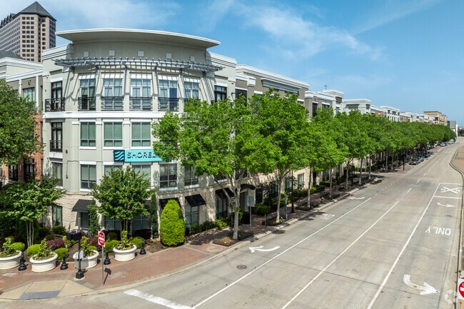 Exterior of Shoreline on Lake Carolyn - Shoreline on Lake Carolyn