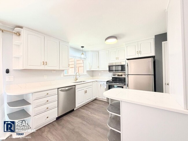 Photo - Freshly Updated Gig Harbor Townhome Near the Waterfront!