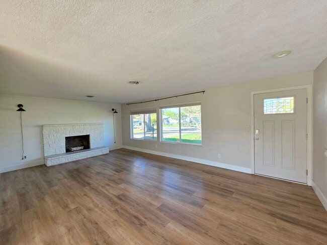 Photo - 1601 S Yelm St