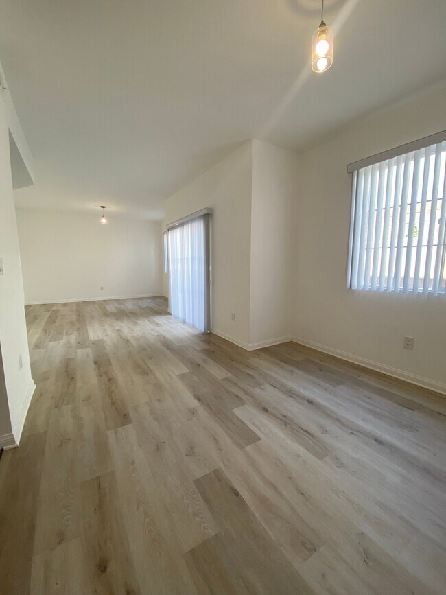 9731 Vesper Ave Unit 3
