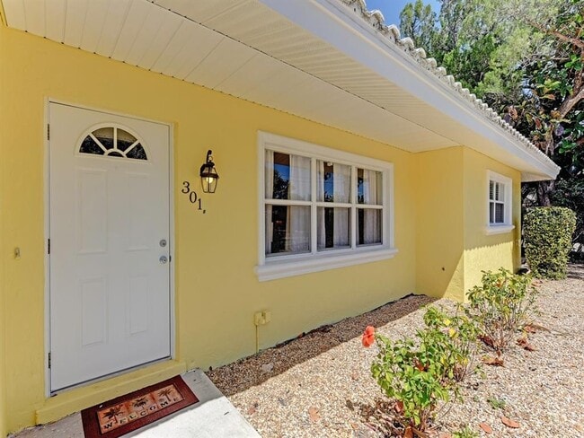 Building Photo - 301 Avenida Madera Rental
