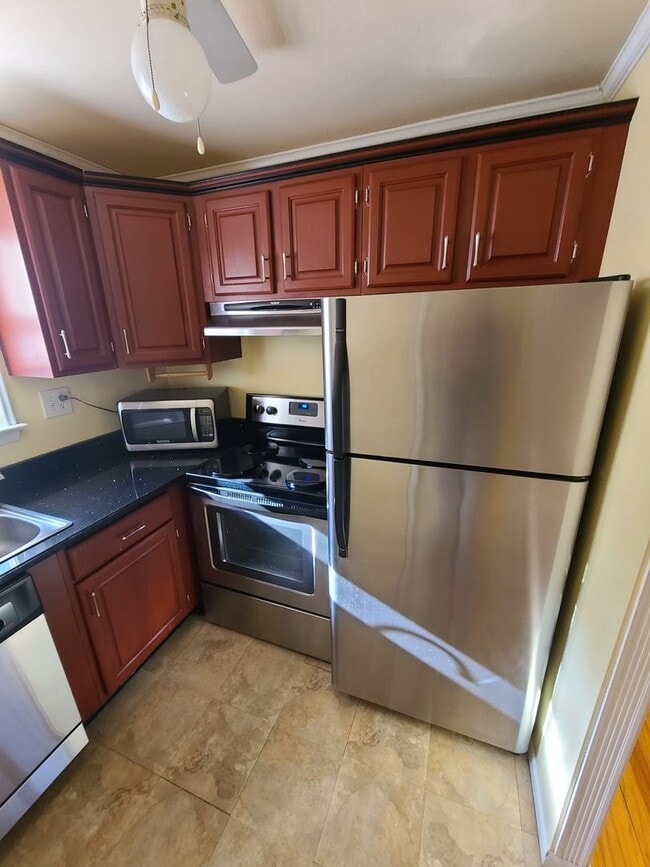 Photo - Studio in Rocky Hill - Heat & Hot Water In...