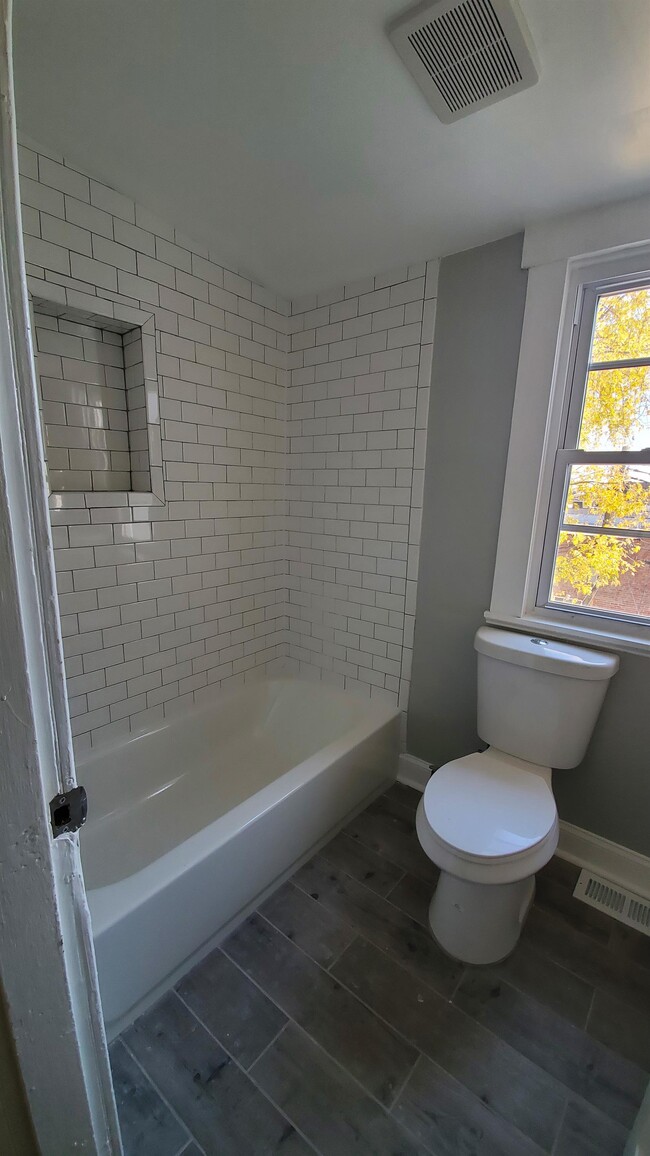 Photo - 315 W 30th St