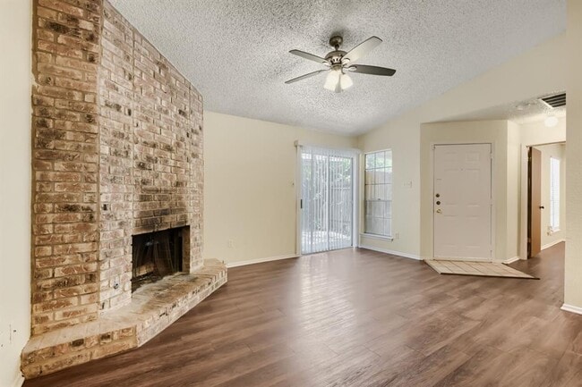 Photo - 740 Simonetti Dr